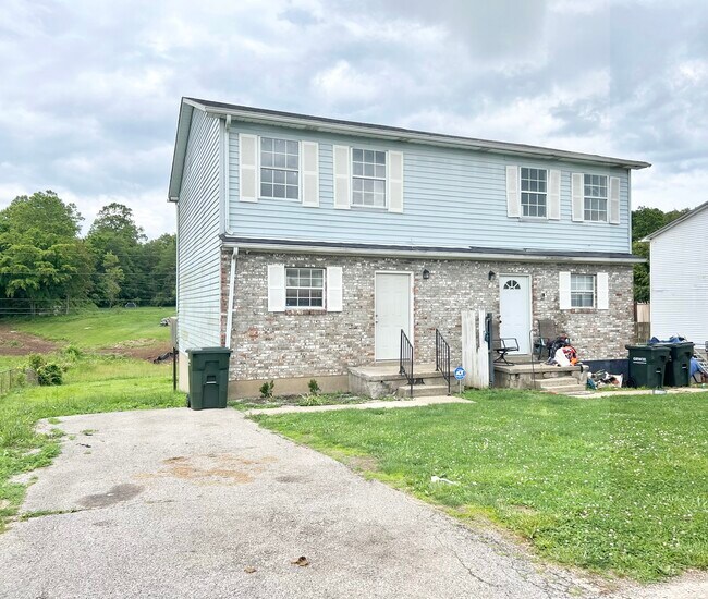 1420 Kingswood Way in Radcliff, KY - Building Photo - Building Photo