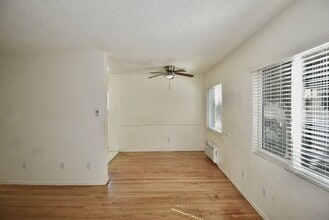 5852 Hazeltine Ave in Los Angeles, CA - Foto de edificio - Building Photo