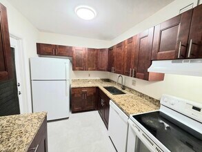 683 NW 13th St in Boca Raton, FL - Building Photo - Building Photo