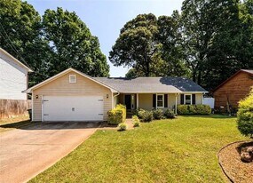 2731 Blarney Way NW in Duluth, GA - Building Photo