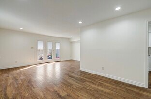 478 N Post Oak Ln in Houston, TX - Building Photo