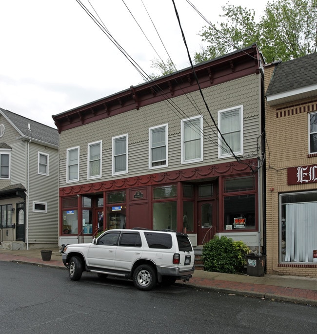 32 W Prospect St