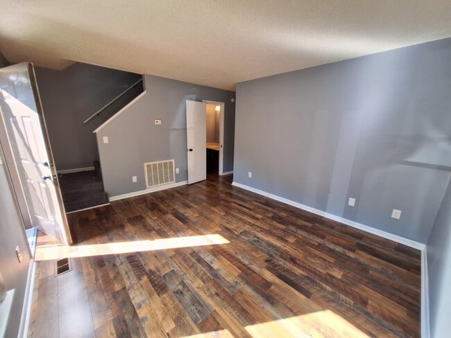 323 Emerald Dr in Bristol, VA - Building Photo - Building Photo