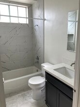 Corinth Plaza in Los Angeles, CA - Building Photo - Building Photo