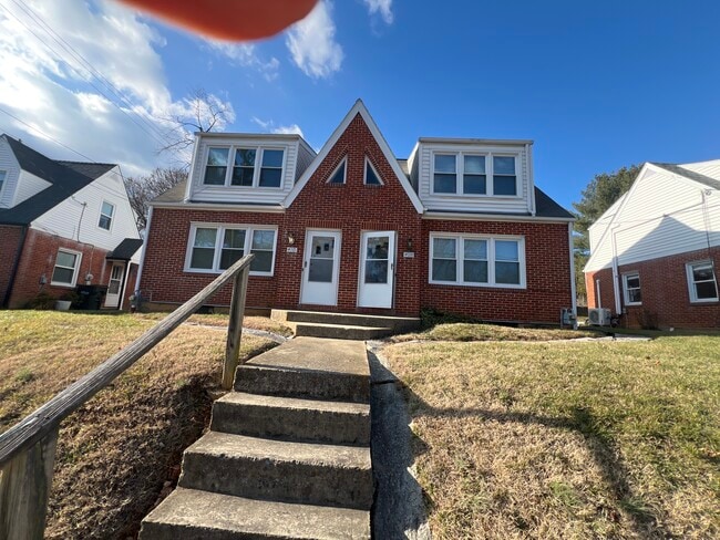 408 Benson St, Unit 409 Benson in Staunton, VA - Foto de edificio - Building Photo