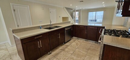 606 N Howard St in Glendale, CA - Building Photo - Building Photo