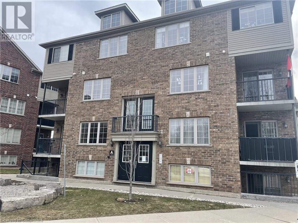 950 Highland Rd W in Kitchener, ON - Building Photo