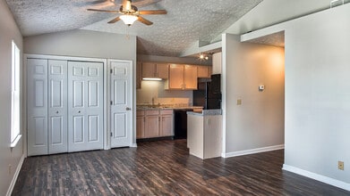 Cypress Square in Lafayette, IN - Foto de edificio - Building Photo