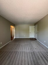 4605-4609-4609 NE Killingsworth St in Portland, OR - Building Photo - Building Photo