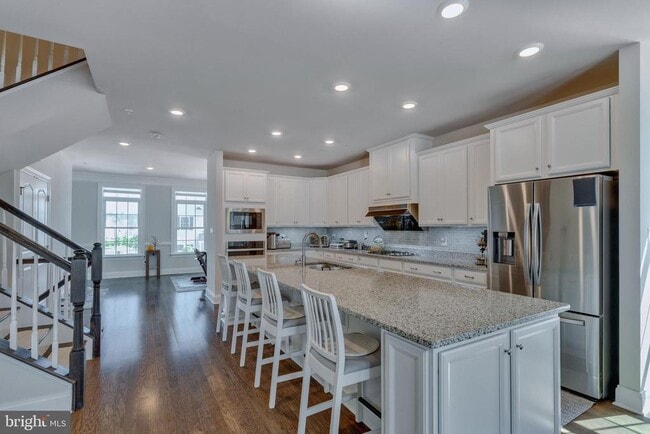 property at 837 Stonecliffe Rd