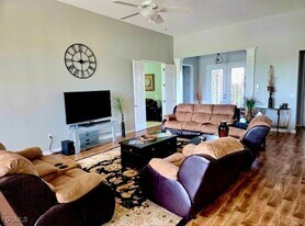 9129 Links Dr in Ft. Myers, FL - Building Photo