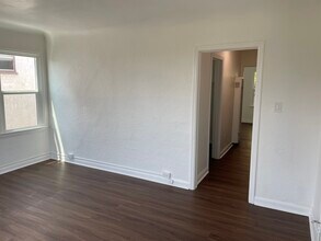 1905 S Alma St, Unit 1905 in Los Angeles, CA - Building Photo - Building Photo