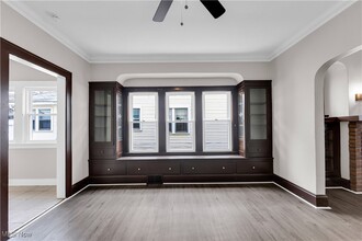 10106 Greenview Ave in Garfield Heights, OH - Foto de edificio - Building Photo