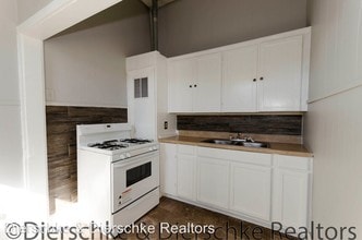 301 W Ave A in San Angelo, TX - Foto de edificio - Building Photo