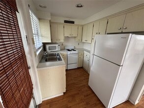 50 W Cowles St in Englewood, FL - Building Photo - Building Photo