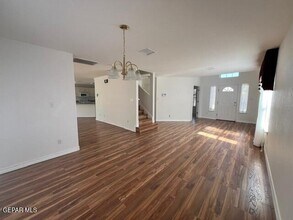 7105 Tierra Roja St in El Paso, TX - Building Photo - Building Photo