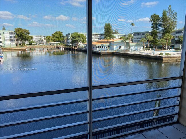 2775 Taft St in Hollywood, FL - Building Photo - Building Photo