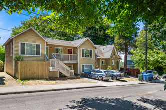 627 W Mercer Pl in Seattle, WA - Foto de edificio - Building Photo