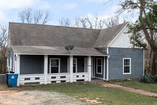 500 E Main St in Denison, TX - Building Photo