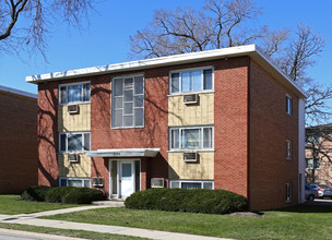 6132 Gage St in Des Plaines, IL - Building Photo - Building Photo