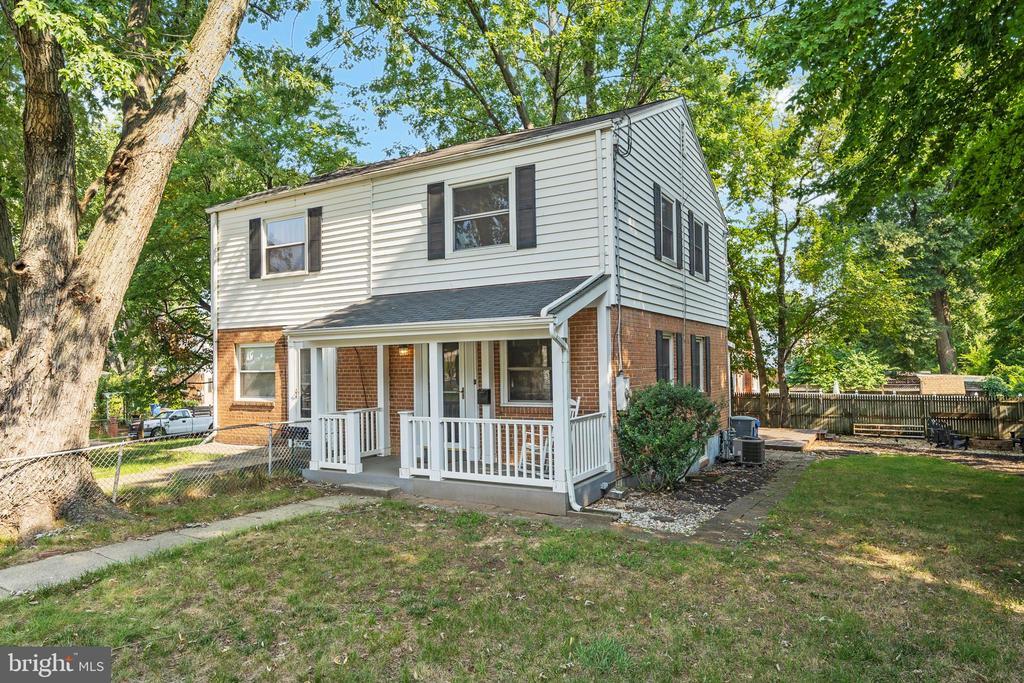 2406 Huntington Ave in Alexandria, VA - Building Photo