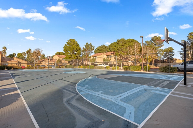 Granada Villas in Lancaster, CA - Foto de edificio - Building Photo
