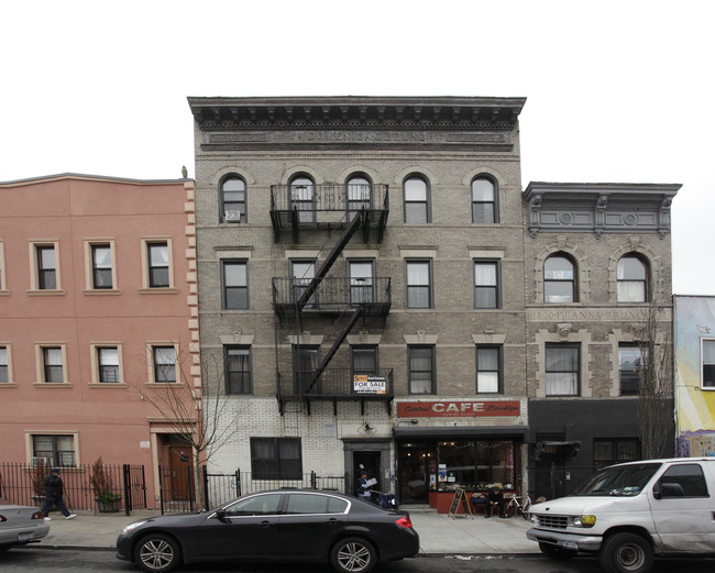 108 Central Ave in Brooklyn, NY - Foto de edificio - Building Photo