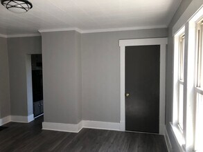 116 Vine St in Munhall, PA - Building Photo - Building Photo