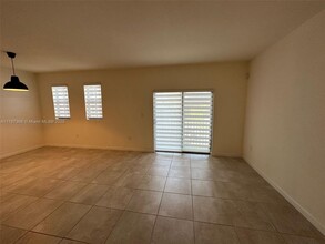 10630 NW 88th St in Doral, FL - Building Photo - Building Photo