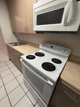 900 NW 17th Ave in Fort Lauderdale, FL - Building Photo - Building Photo