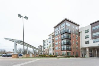 Welcome to Vista Wilde Lake! in Columbia, MD - Foto de edificio - Building Photo