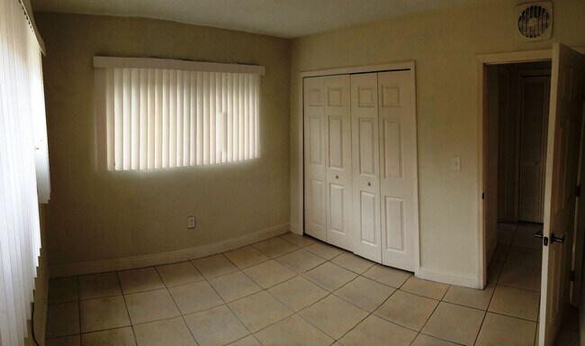 2441 NW 13th St-Unit -77 in Miami, FL - Building Photo - Building Photo