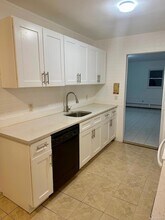 10 Chaucer Ct in Middletown, NY - Foto de edificio - Building Photo