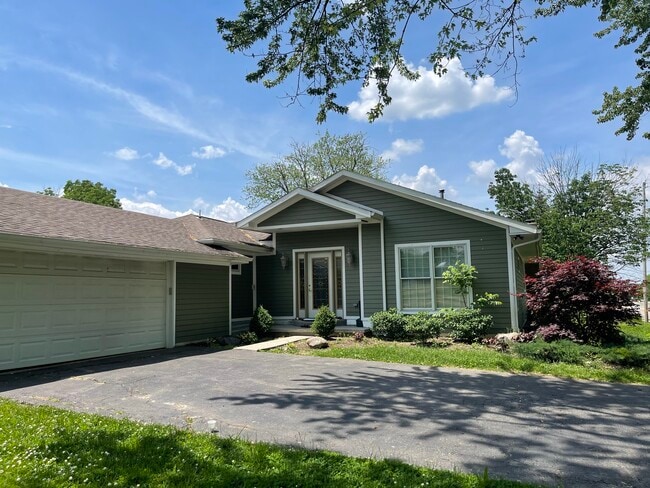 property at 1189 W Social Row Rd