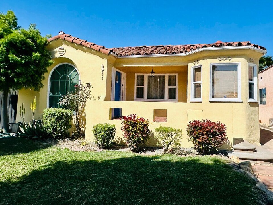 5911 5th Ave in Los Angeles, CA - Building Photo