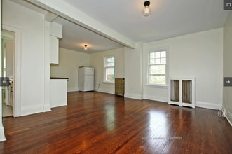 SPACIOUS, Bright, 1000 SQFT Upper unit in High Park. in Toronto, ON - Building Photo - Building Photo