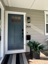 2100 1st Ave W in Seattle, WA - Building Photo - Building Photo