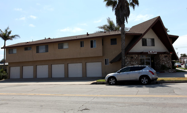 The Riptide in Huntington Beach, CA - Building Photo - Building Photo