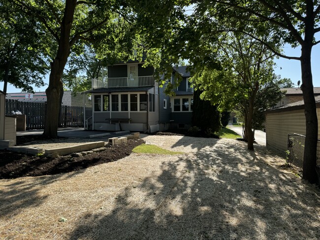 617 Delles Rd, Unit C in Wheaton, IL - Building Photo - Building Photo