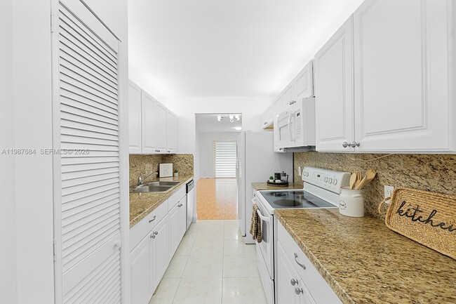 1351 SW 125th Ave in Pembroke Pines, FL - Building Photo - Building Photo