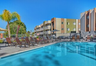 Navajo Bluffs in San Diego, CA - Building Photo - Building Photo