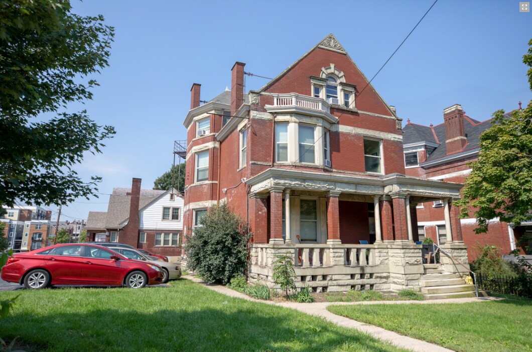 2705 Eden Ave, Unit 2 in Cincinnati, OH - Building Photo