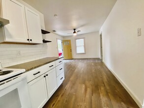 1101-1103 Haynes St in San Marcos, TX - Building Photo - Interior Photo