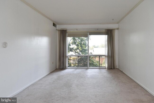 7336 Lee Hwy in Falls Church, VA - Foto de edificio - Building Photo