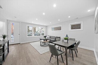 4222 N Bernard St in Chicago, IL - Building Photo - Building Photo