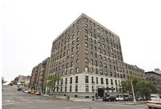 676 Riverside Drive in New York, NY - Foto de edificio - Building Photo