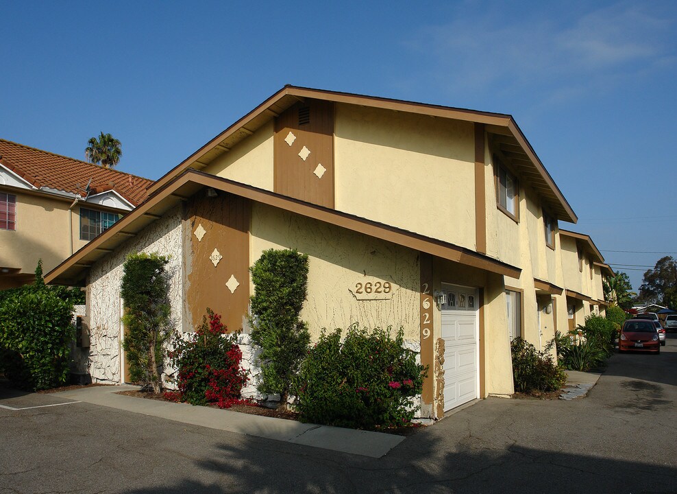 2629 Orange Ave in Costa Mesa, CA - Foto de edificio