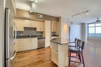 54 Rainey St in Austin, TX - Building Photo - Building Photo