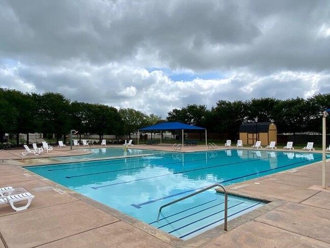17817 Majestic Elm Ln in Elgin, TX - Building Photo - Building Photo