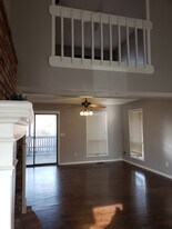 6 NE 62nd Pl in Gladstone, MO - Building Photo